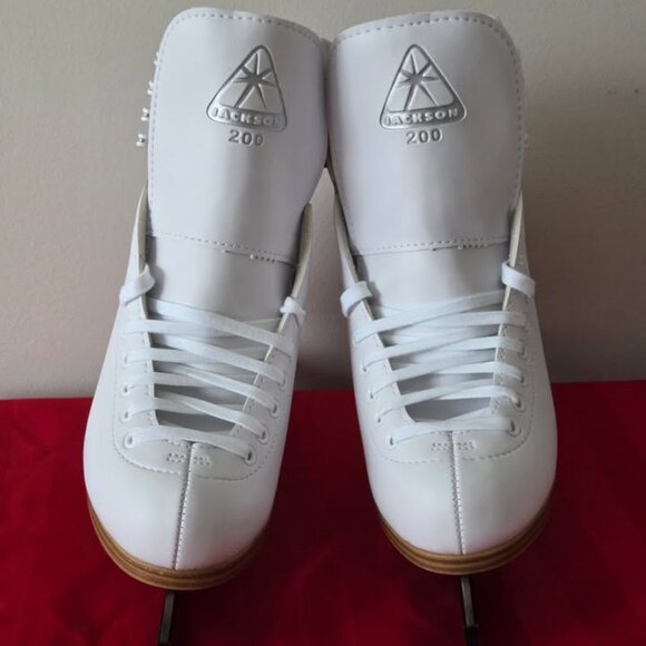 BRAND NEW, LADY'S, JACKSON CLASSIC 200, FIGURE SKATES, SIZE 9!!! - Picture 2 of 7